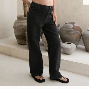 Relaxed Wide Leg Jeans